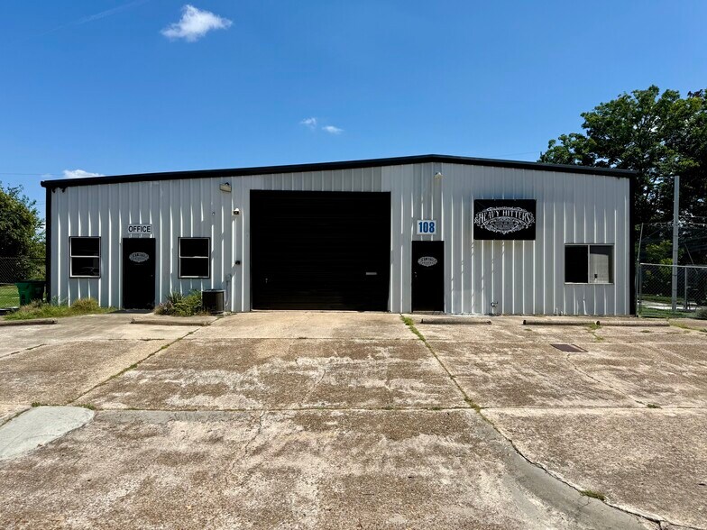 108 Schilling St, Baytown, TX à louer - Photo du bâtiment - Image 1 de 16