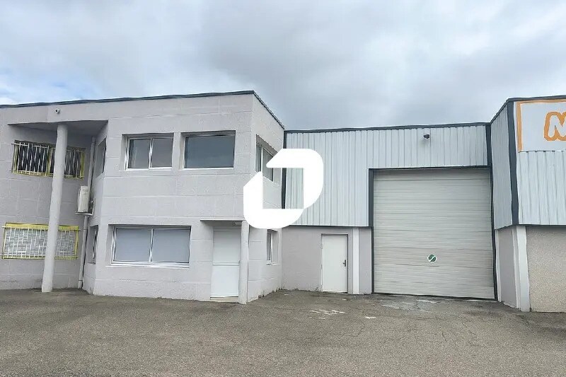 Flex in Chassieu for sale Building Photo- Image 1 of 11