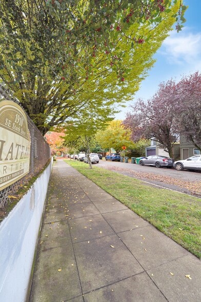 1910 SE Stark St, Portland, OR for sale - Other - Image 1 of 14