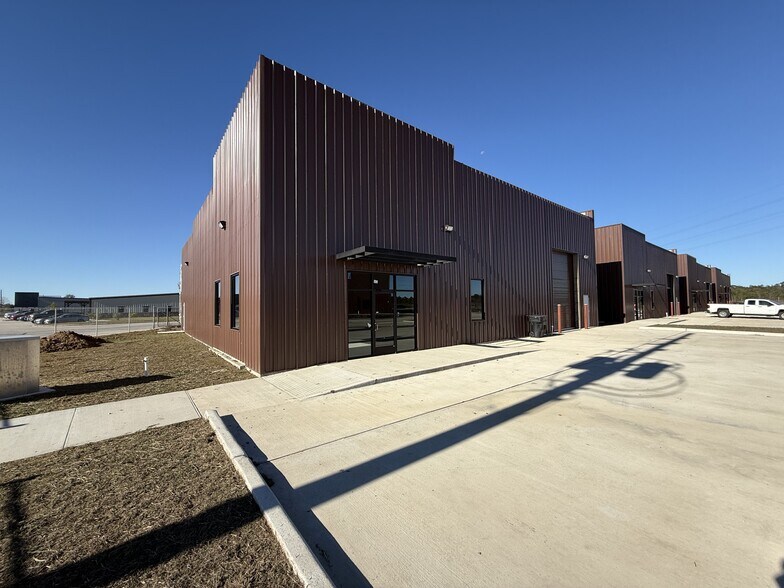 4711 E Richey Rd, Humble, TX à louer - Photo du bâtiment - Image 3 de 6