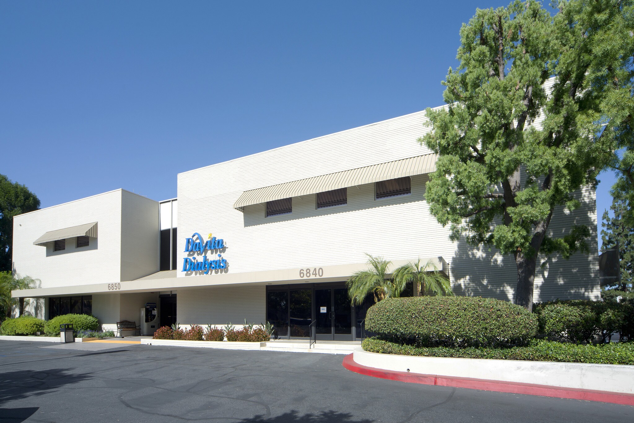 6840-6850 Sepulveda Blvd, Van Nuys, CA à louer Photo du bâtiment- Image 1 de 5