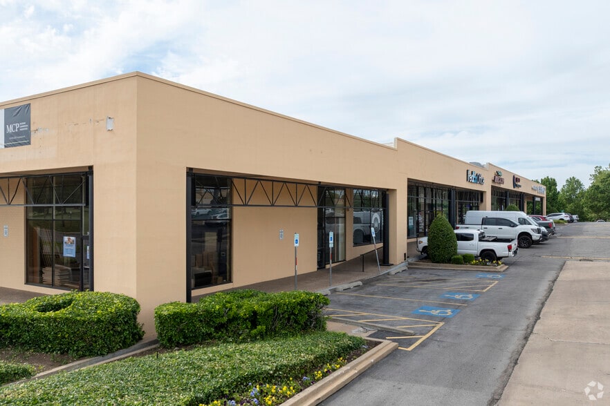 4002-4016 S Yale St, Tulsa, OK for lease - Building Photo - Image 3 of 4