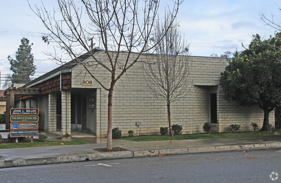 808 W Main St, Visalia, CA for lease - Building Photo - Image 2 of 6