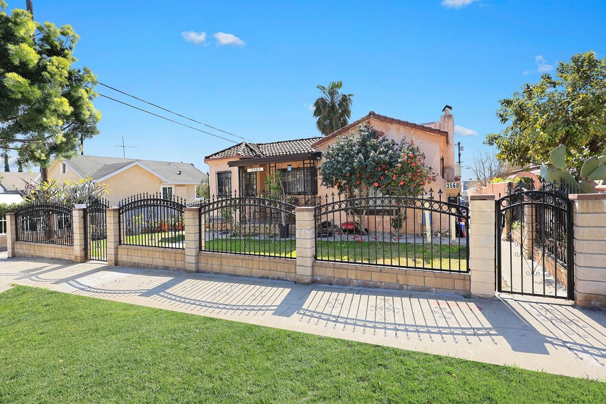 3560 Siskiyou St, Los Angeles, CA for sale - Building Photo - Image 2 of 18