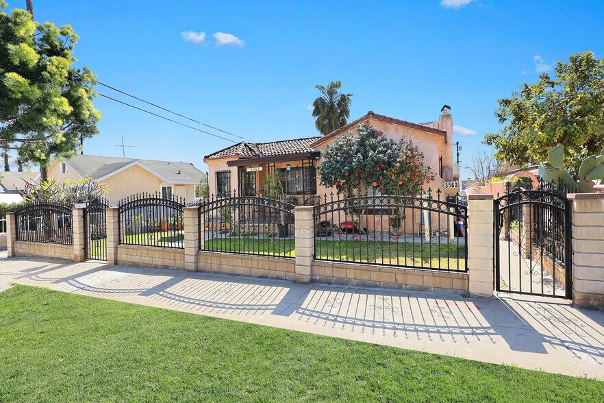 3560 Siskiyou St, Los Angeles, CA à vendre - Photo du bâtiment - Image 2 de 18