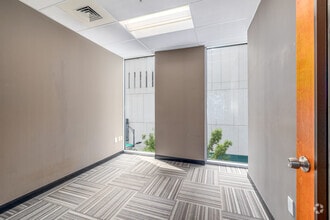 210 E Trade St, Charlotte, NC for lease Interior Photo- Image 2 of 5