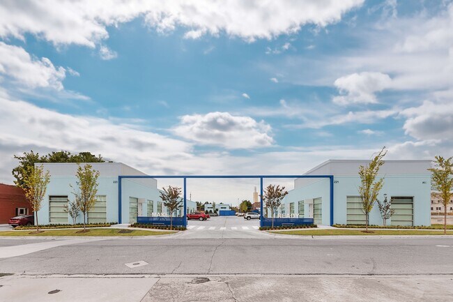 Plus de détails pour 220 NW 13th St, Oklahoma City, OK - Bureau/Commerce de détail, Commerce de détail à louer