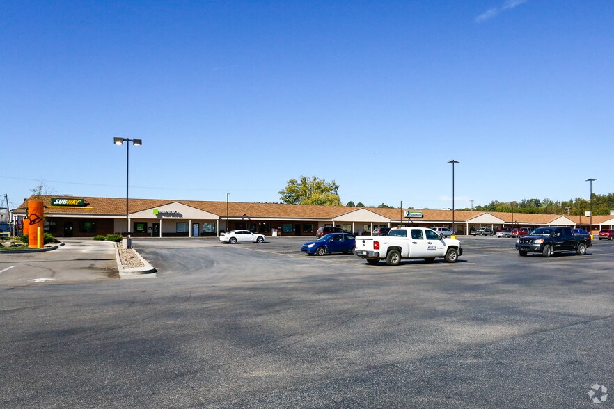 2-20 Perry Morris Sq, Milton, WV à louer - Photo du bâtiment - Image 2 de 12