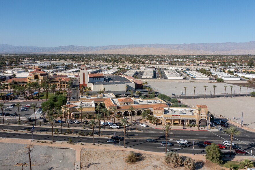 68718 E Palm Canyon Dr, Cathedral City, CA à louer - Photo du bâtiment - Image 3 de 20