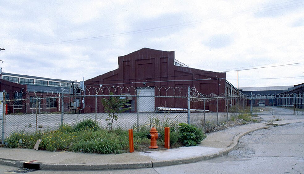 1815 Commerce Rd, Louisville, KY à vendre - Photo principale - Image 1 de 1