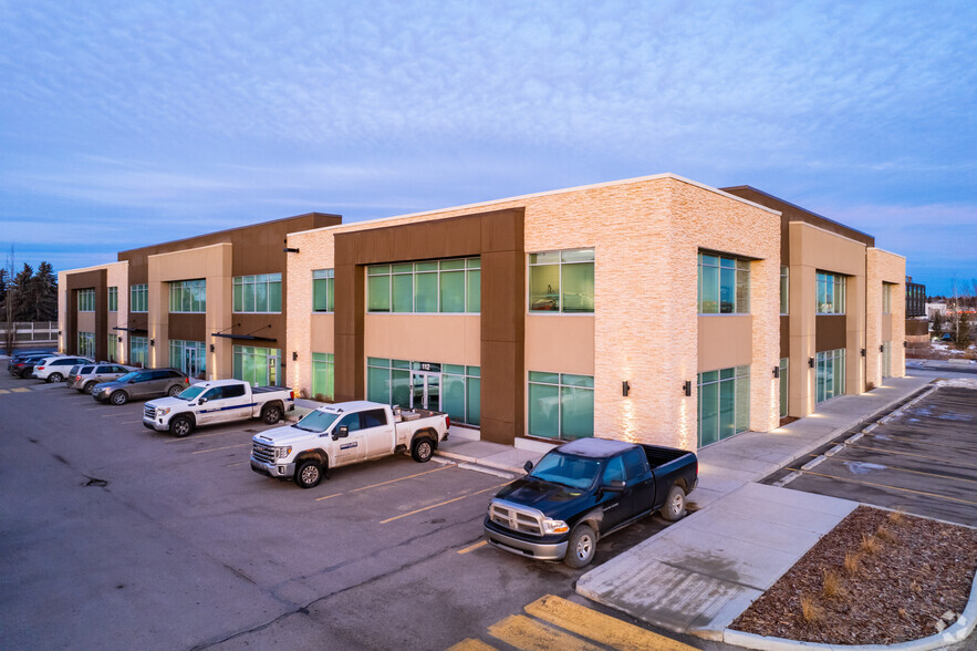 8826 Blackfoot Trl SE, Calgary, AB for lease - Building Photo - Image 3 of 5