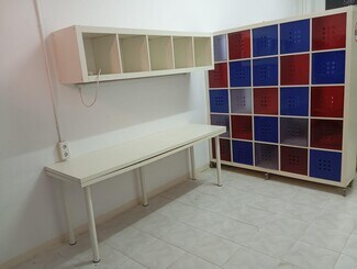 Plus de détails pour Multi-résidentiel à vendre