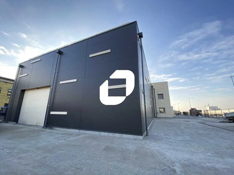 Bureau dans Le Mesnil-Amelot à louer - Photo du bâtiment - Image 3 de 9