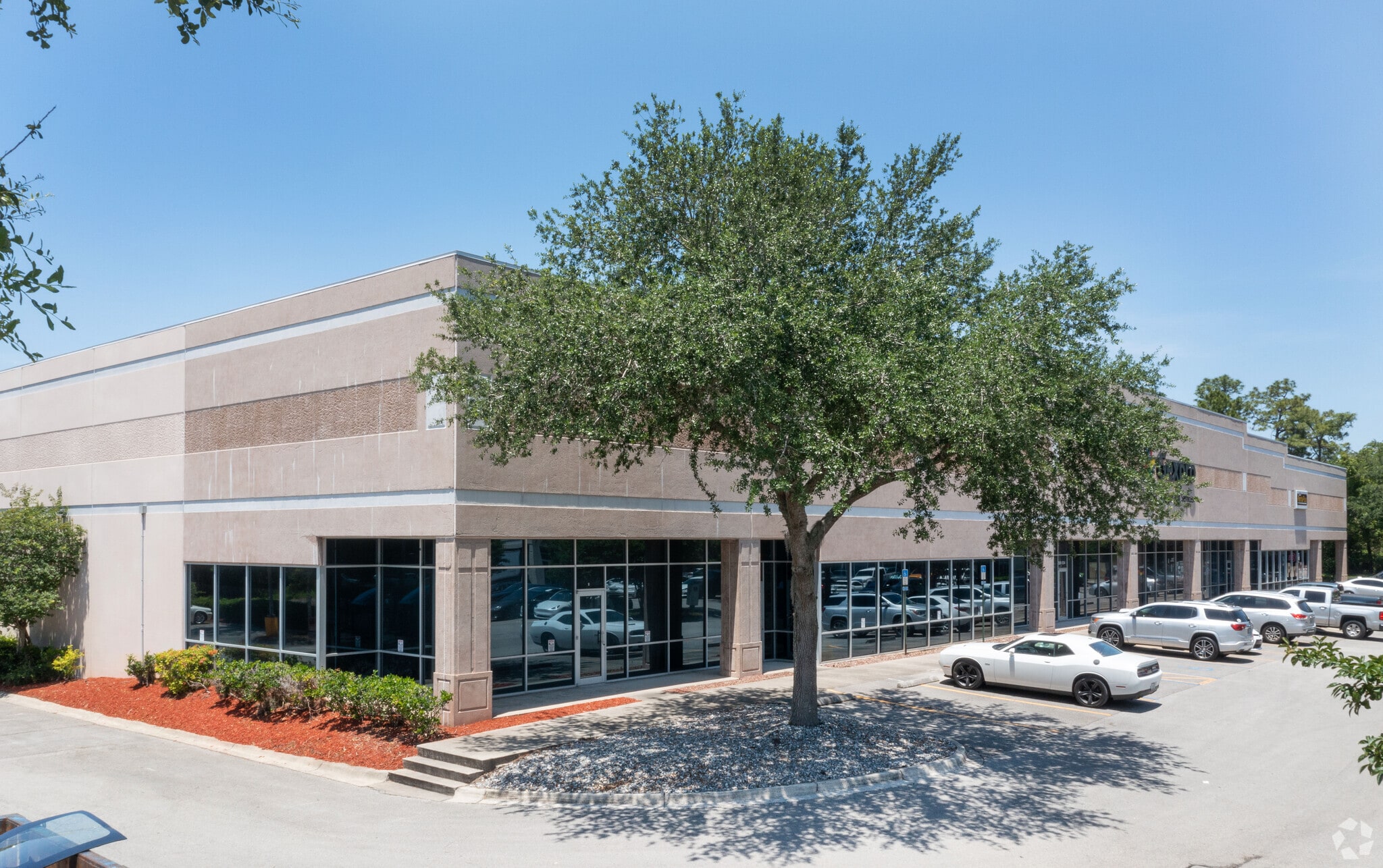 7818 Philips Hwy, Jacksonville, FL for lease Primary Photo- Image 1 of 6
