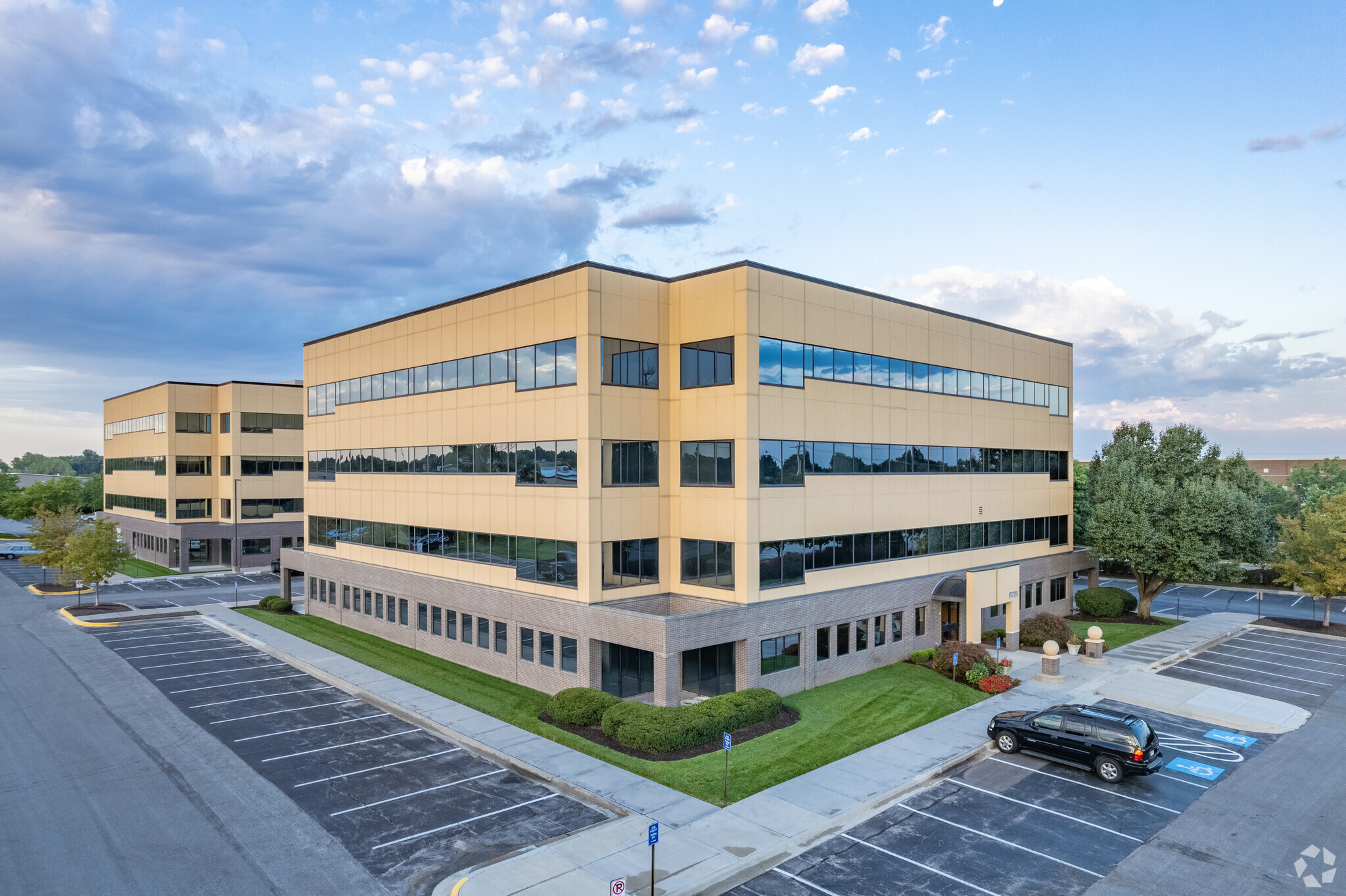 8725 Rosehill Rd, Lenexa, KS for lease Building Photo- Image 1 of 8