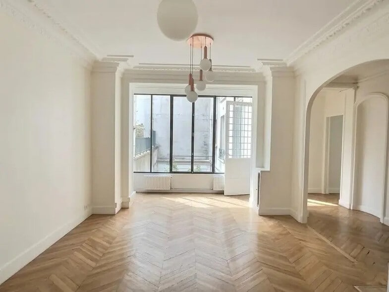 Office in Paris for lease - Interior Photo - Image 3 of 8