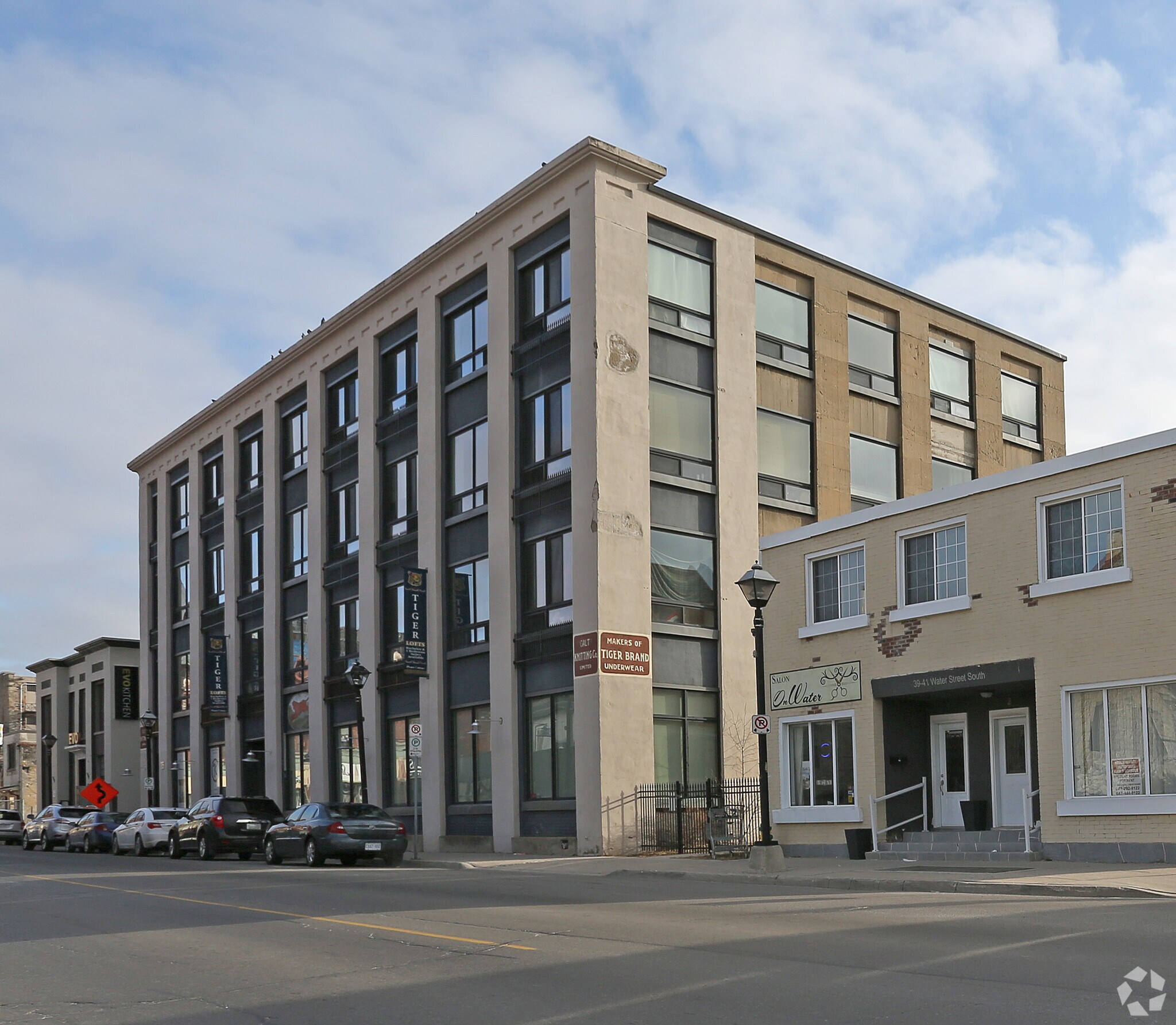 35 Water St S, Cambridge, ON à vendre Photo principale- Image 1 de 1