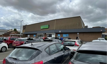 27-31 The Square, Hessle à louer Photo du bâtiment- Image 1 de 1