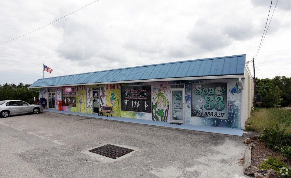 4547 Pine Island Rd, Matlacha, FL à vendre - Photo du bâtiment - Image 2 de 26