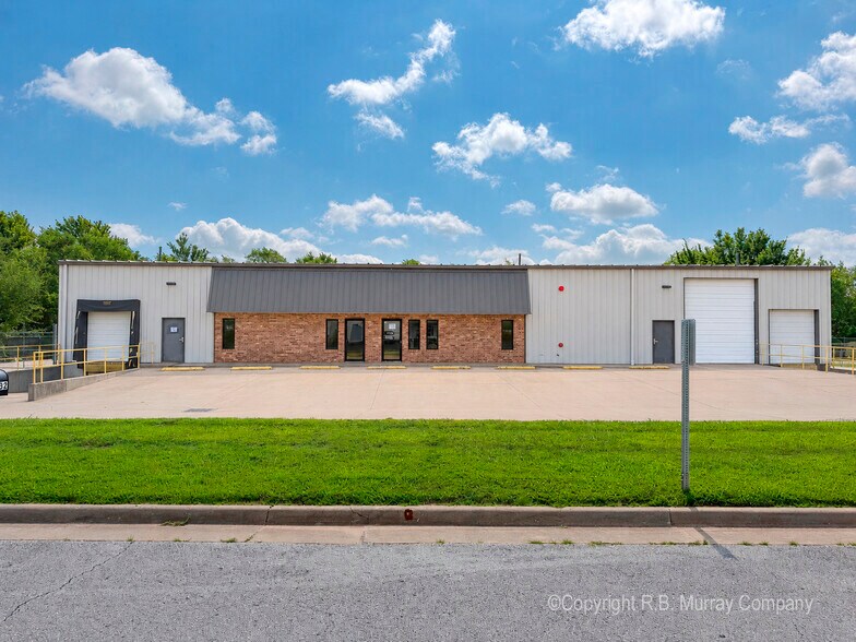 732 N Miller Rd, Springfield, MO for lease - Primary Photo - Image 1 of 6