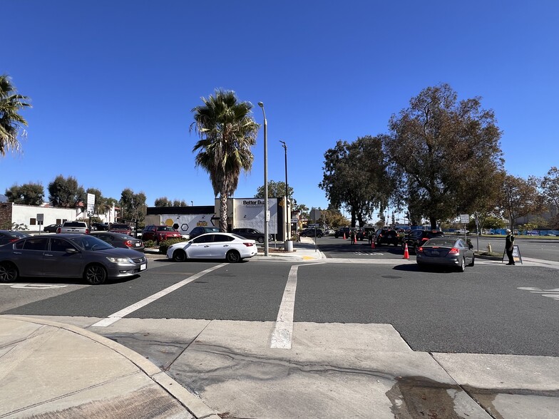 1317 E Foothill Blvd, Upland, CA à vendre - Photo du bâtiment - Image 2 de 25