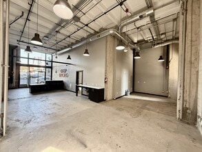 233 A St, San Diego, CA à vendre Photo intérieure- Image 2 de 4