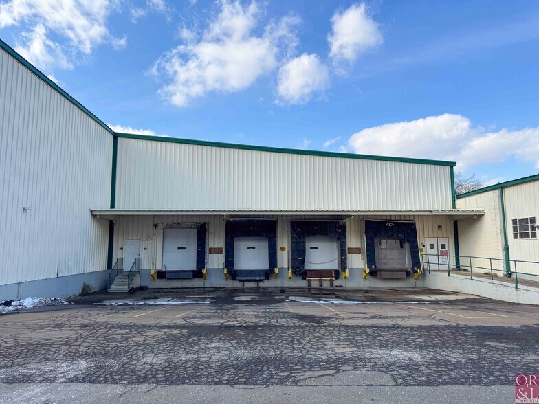 965 W Main St, Branford, CT à louer - Photo du bâtiment - Image 3 de 14