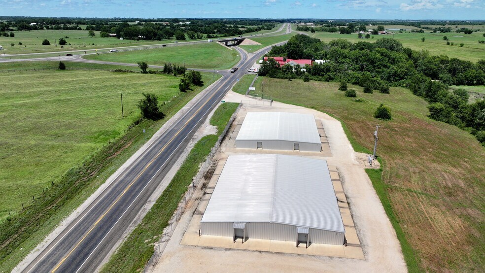 205 TX-237 Hwy, Burton, TX à vendre - Photo du bâtiment - Image 2 de 5