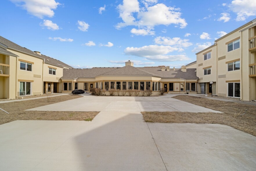 10610 Marty St, Overland Park, KS à vendre - Photo du bâtiment - Image 2 de 5