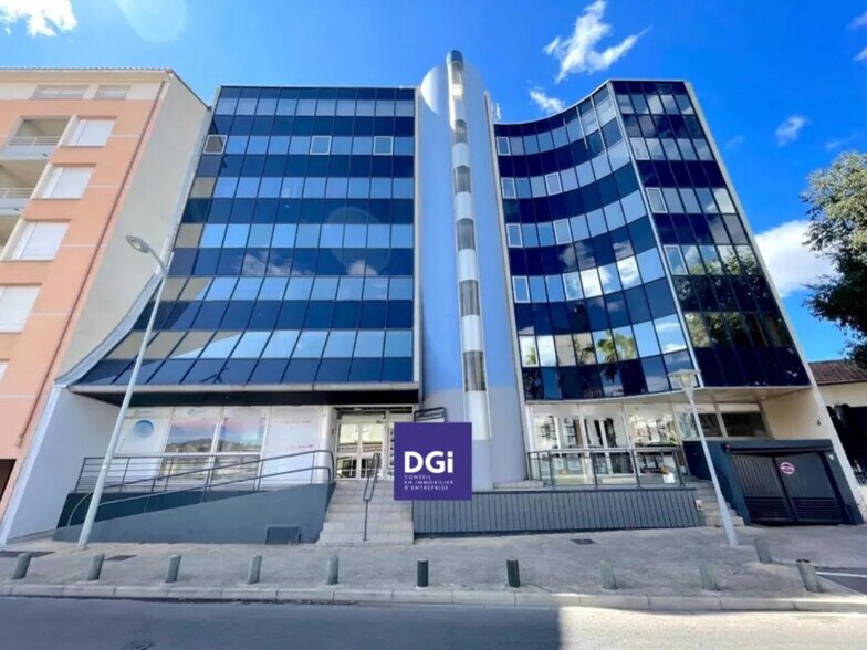 Bureau dans Nîmes à louer - Photo du bâtiment - Image 3 de 6