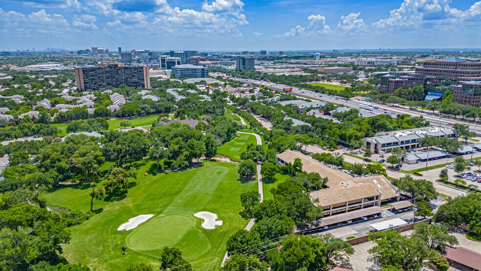 16250 Knoll Trail Dr, Dallas, TX à vendre - Photo du bâtiment - Image 2 de 11