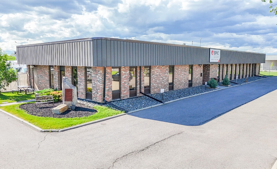 2435 22nd St NE, Calgary, AB for sale - Primary Photo - Image 3 of 16