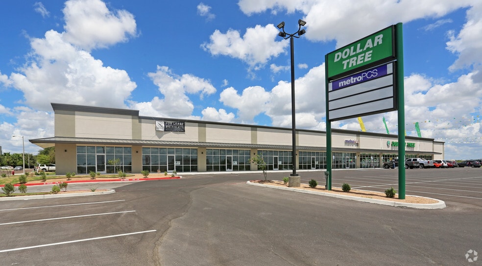 3502 Clark Blvd, Laredo, TX for lease - Building Photo - Image 2 of 15
