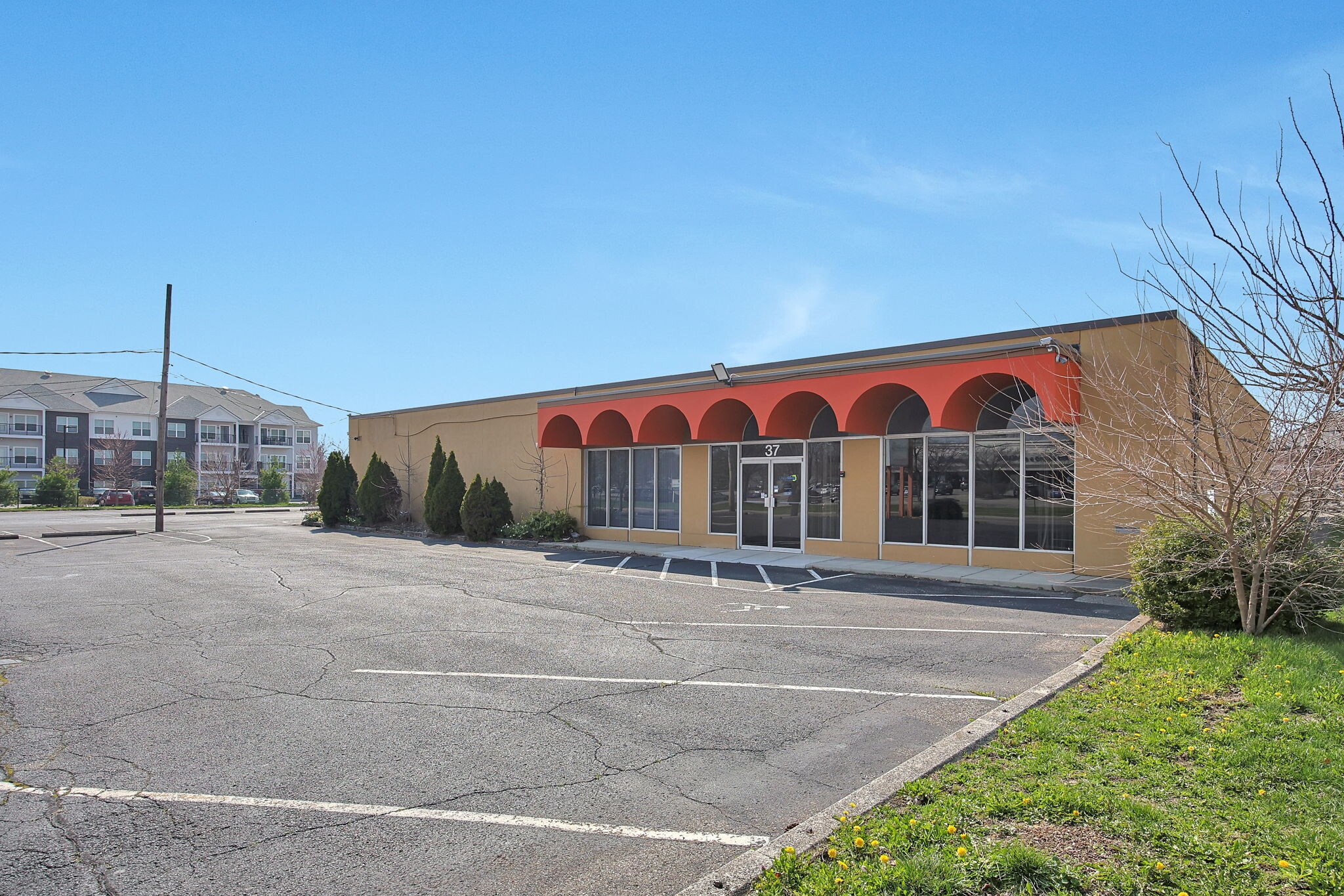 37 Robinwood Ave, Whitehall, OH for lease Primary Photo- Image 1 of 11