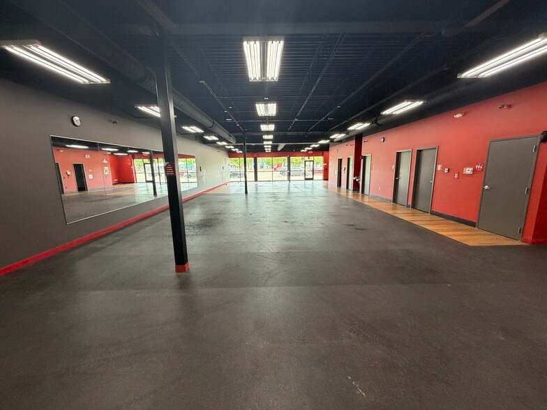 800-912 W State St, Hastings, MI for lease - Building Photo - Image 3 of 4