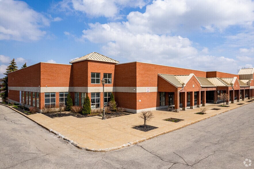 275-395 Rue Kesmark, Dollard-des-Ormeaux, QC à louer - Photo du bâtiment - Image 3 de 5