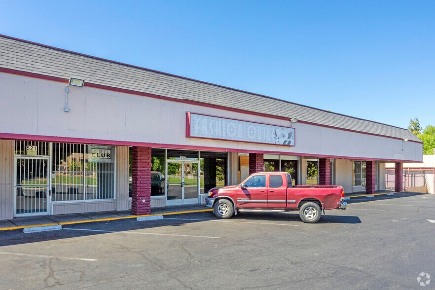 505-539 W Dakota Ave, Fresno, CA à louer - Photo du bâtiment - Image 2 de 6