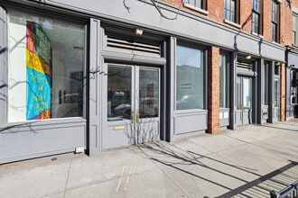 25-27 Peck Slip, New York, NY à louer Photo du bâtiment- Image 1 de 11