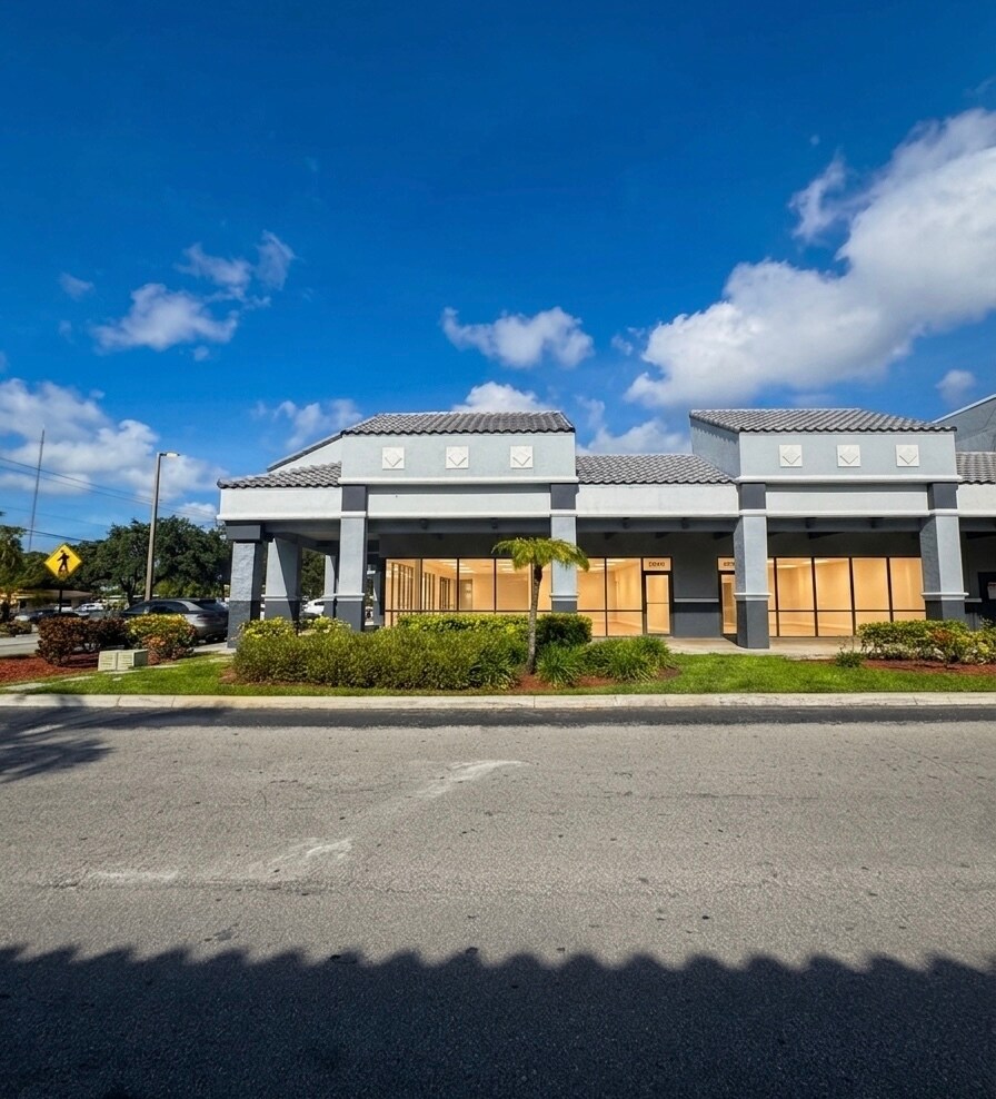 21301-21495 NW 2nd Ave, Miami, FL for lease Interior Photo- Image 1 of 2