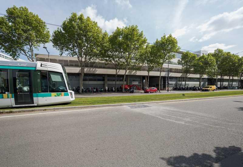 33 Boulevard Du Général Martial Valin, Paris à louer - Photo du bâtiment - Image 2 de 9