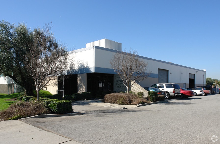 13744 Monte Vista Ave, Chino, CA for lease - Primary Photo - Image 2 of 3