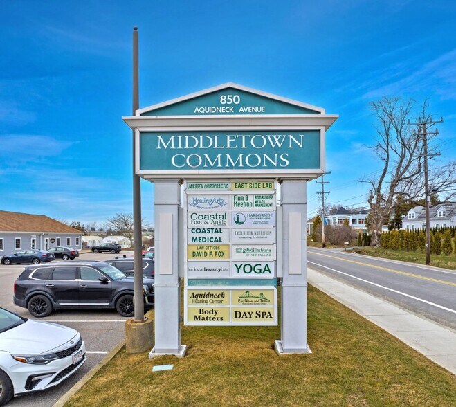 850 Aquidneck Ave, Middletown, RI à vendre - Photo du bâtiment - Image 3 de 6