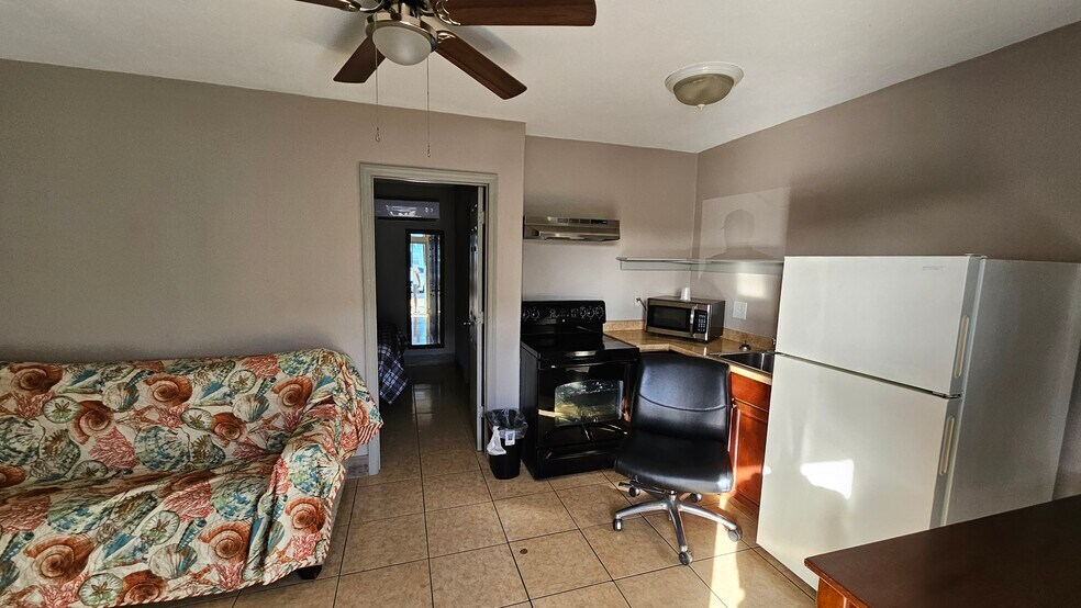 430 W Merritt Island Cswy, Merritt Island, FL à vendre - Photo intérieure - Image 3 de 20