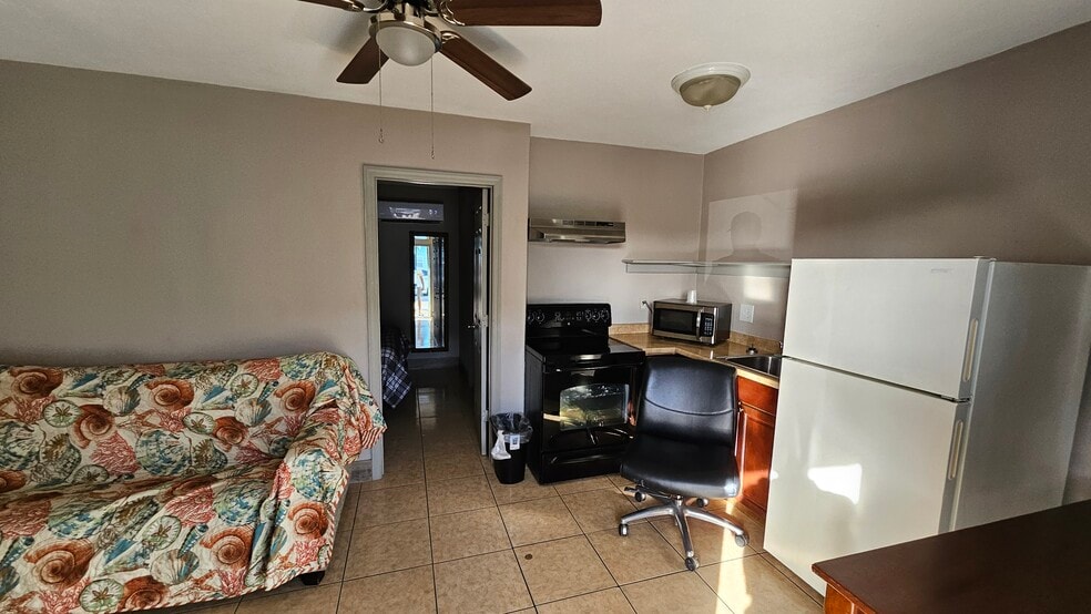 430 W Merritt Island Cswy, Merritt Island, FL à vendre - Photo intérieure - Image 2 de 20