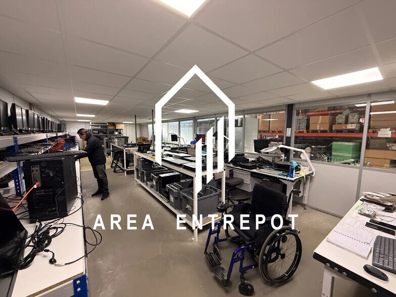 Flex in Vitrolles for lease - Interior Photo - Image 3 of 8