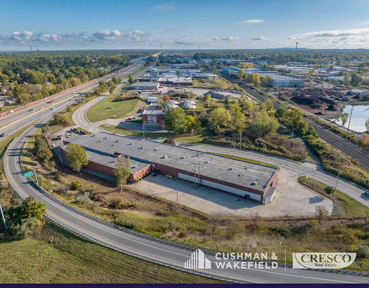 27600 Lakeland Blvd, Euclid, OH à vendre - Photo du bâtiment - Image 3 de 5