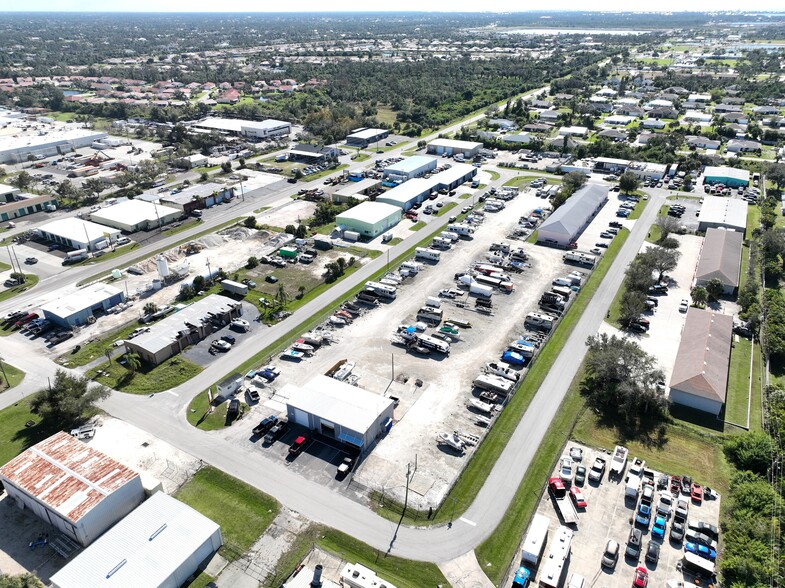 2071 Wisteria St, Englewood, FL for sale - Building Photo - Image 3 of 7