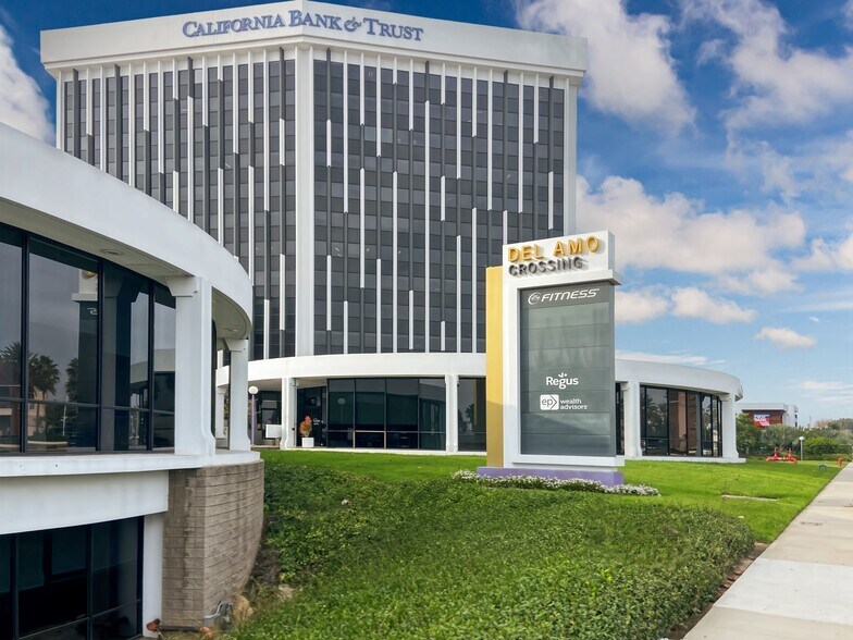 21515 Hawthorne Blvd, Torrance, CA à louer - Photo du bâtiment - Image 2 de 14