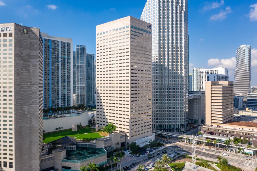 201 S Biscayne Blvd, Miami, FL à louer - Photo du bâtiment - Image 3 de 10
