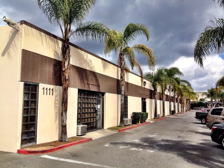 1121 Wakeham Ave, Santa Ana, CA for sale - Building Photo - Image 2 of 4